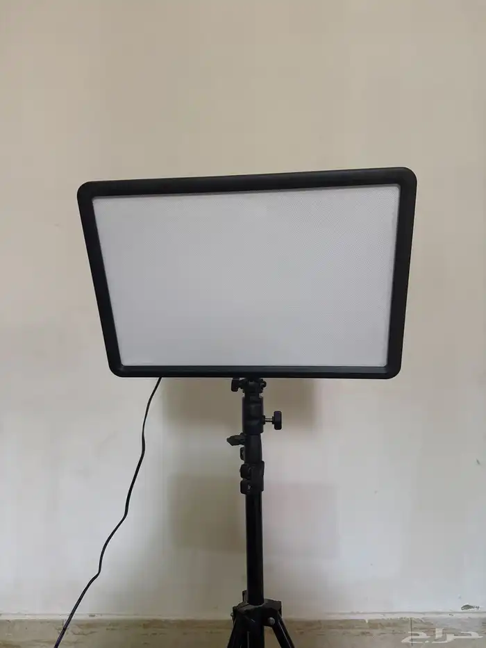 كاميرا تصوير مع اضاءه 0