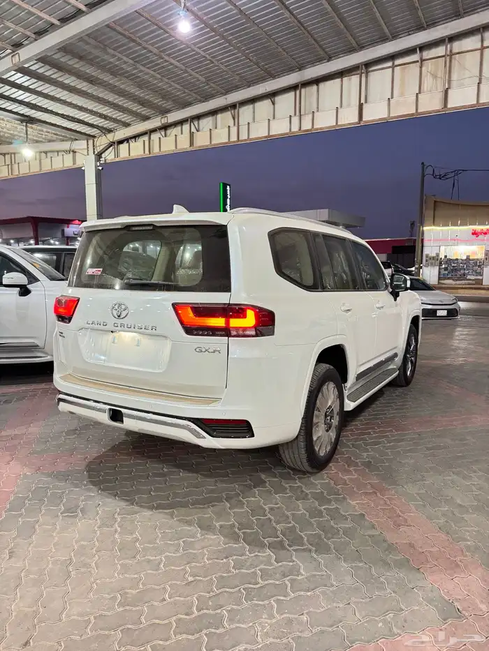 تويوتا لاندكروزر GXR3 بنزين 2025 2