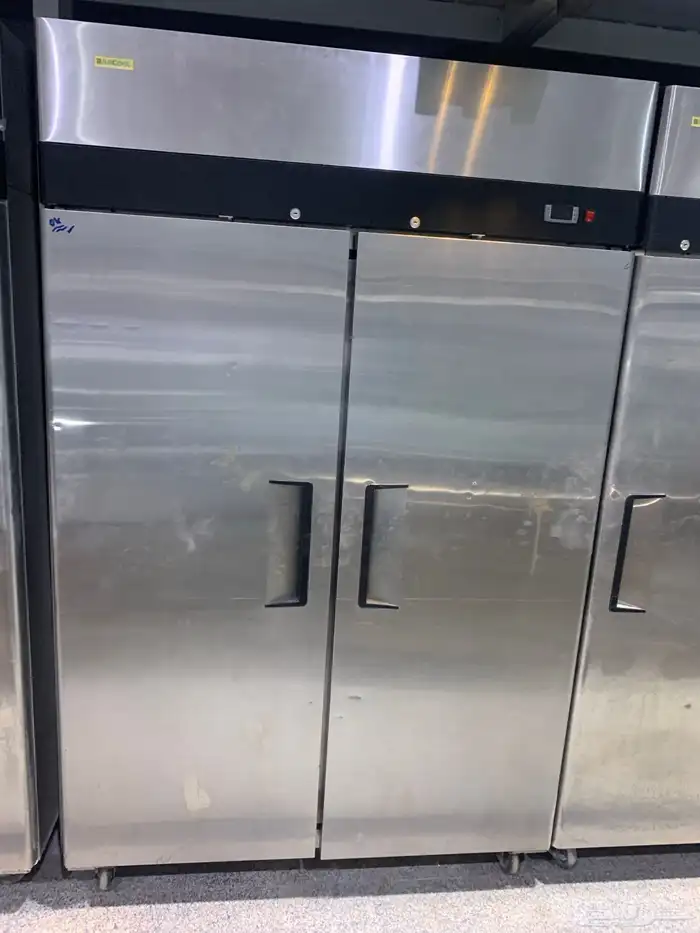 معدات مطعم وكفي شبه جديدة 11