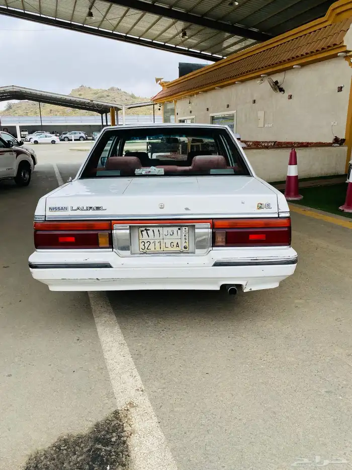 نيسان لوريل 1988 4