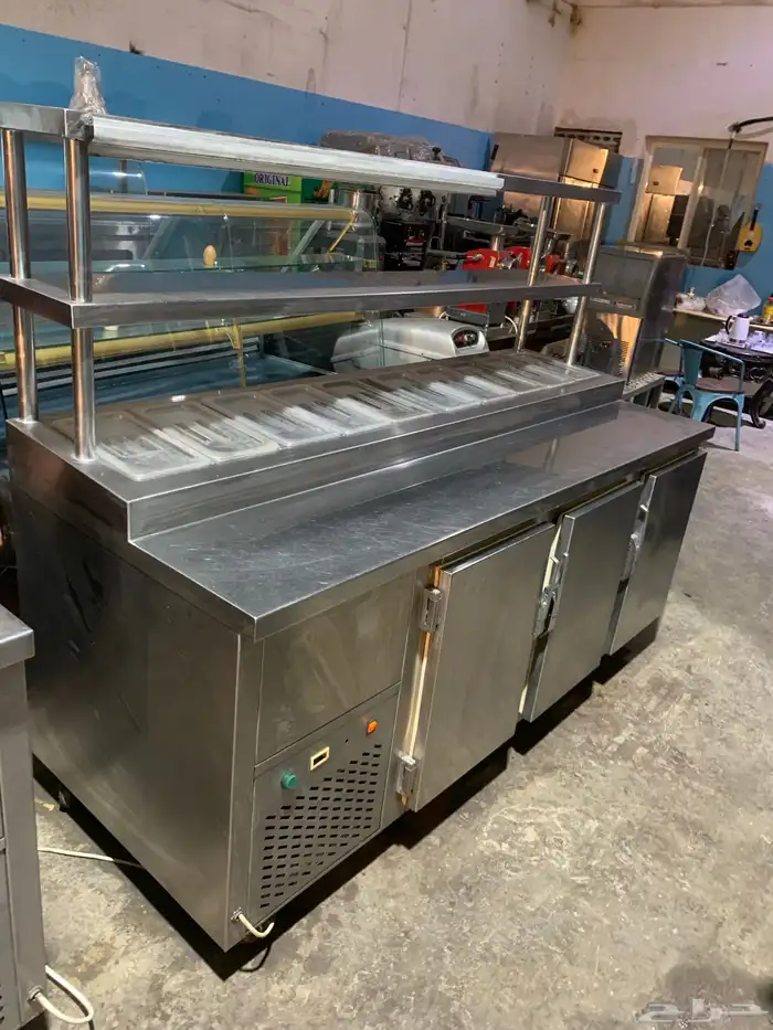 معدات مطعم وكفي شبه جديدة 8