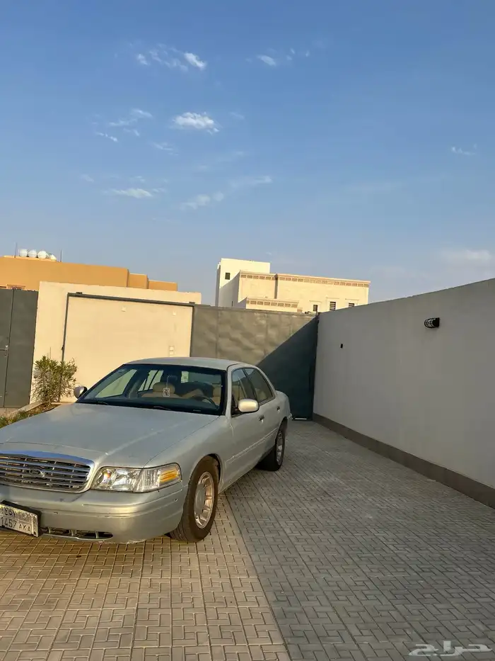 فورد كروان فكتوريا 2002 10