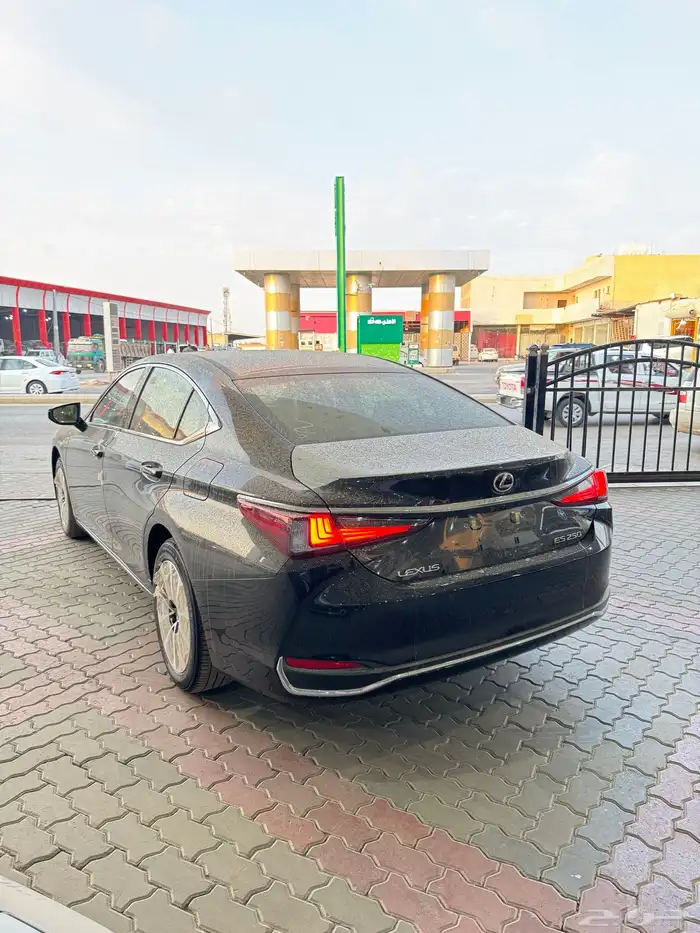لكزس ES 250 فئة AA بنزين 2025 3