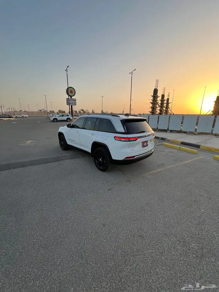 جيب جراند شروكي ليمتد فل V62023 6