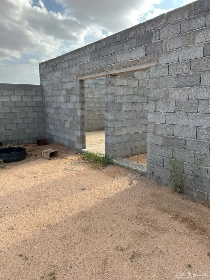 استراحة مكتملة الخدمات الموقع بداية عشيره خلف محطة تنومه 2ك 26