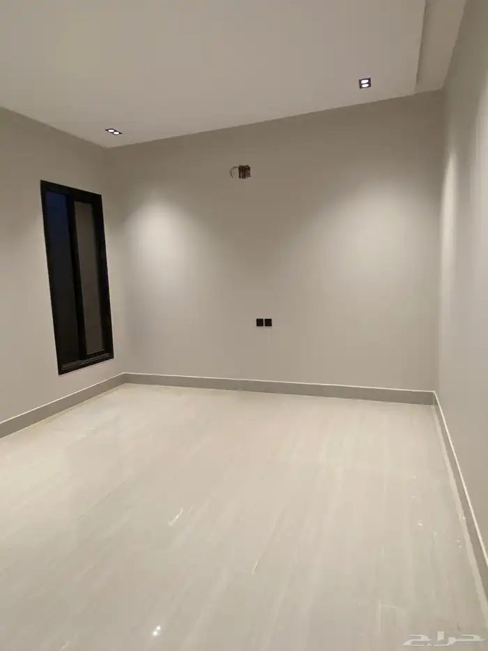 دور اول للبيع بمساحة مميزة 2