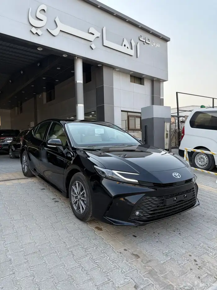 تويوتا كامري 2025 اسود E بنزين 0