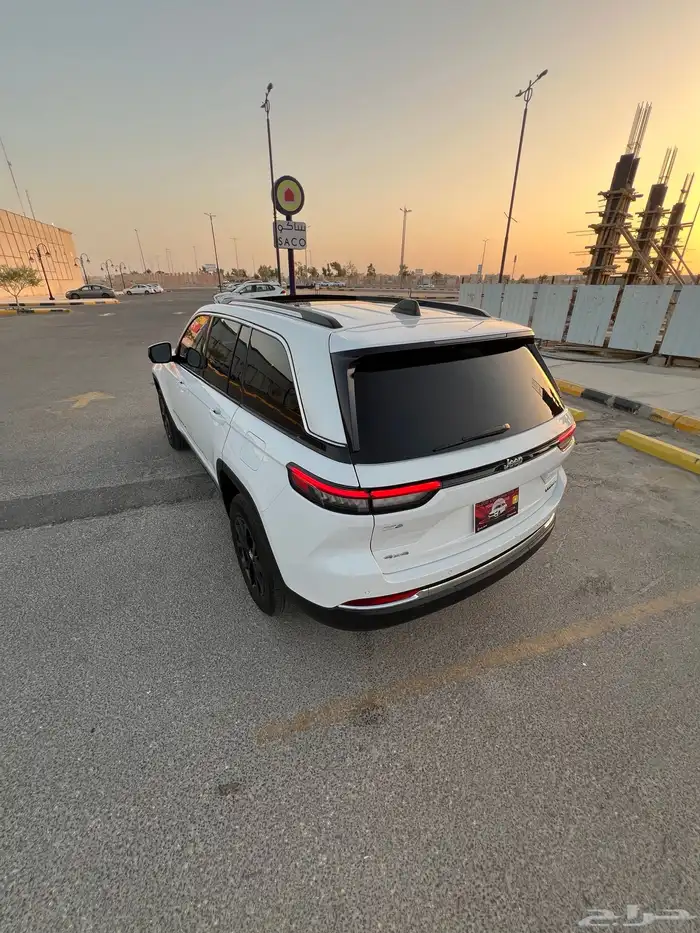 جيب جراند شروكي ليمتد فل V62023 19
