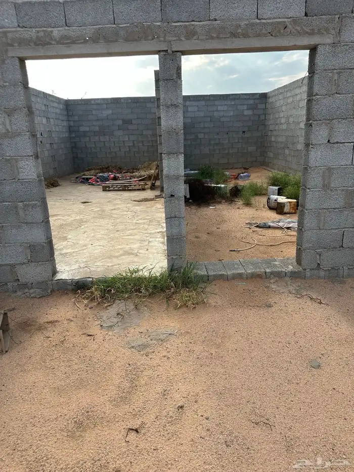 استراحة مكتملة الخدمات الموقع بداية عشيره خلف محطة تنومه 2ك 25