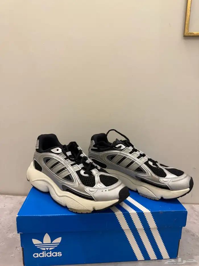 للبيع حذاء رياضي 0