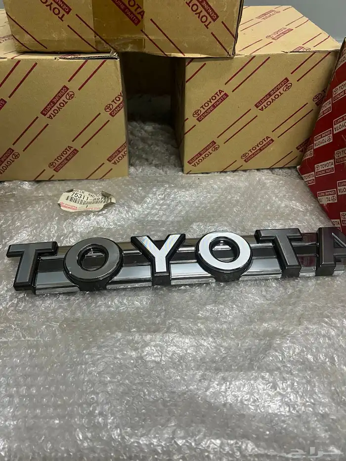 علامة شبك هايلوكس 89-91 جديد اصلي 1