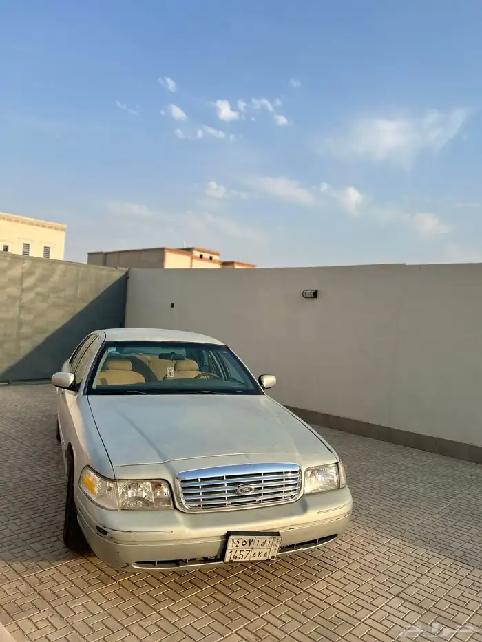 فورد كروان فكتوريا 2002 0