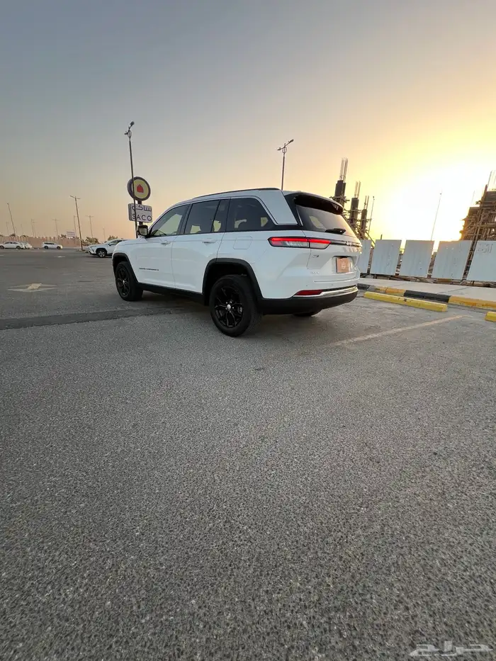 جيب جراند شروكي ليمتد فل V62023 5