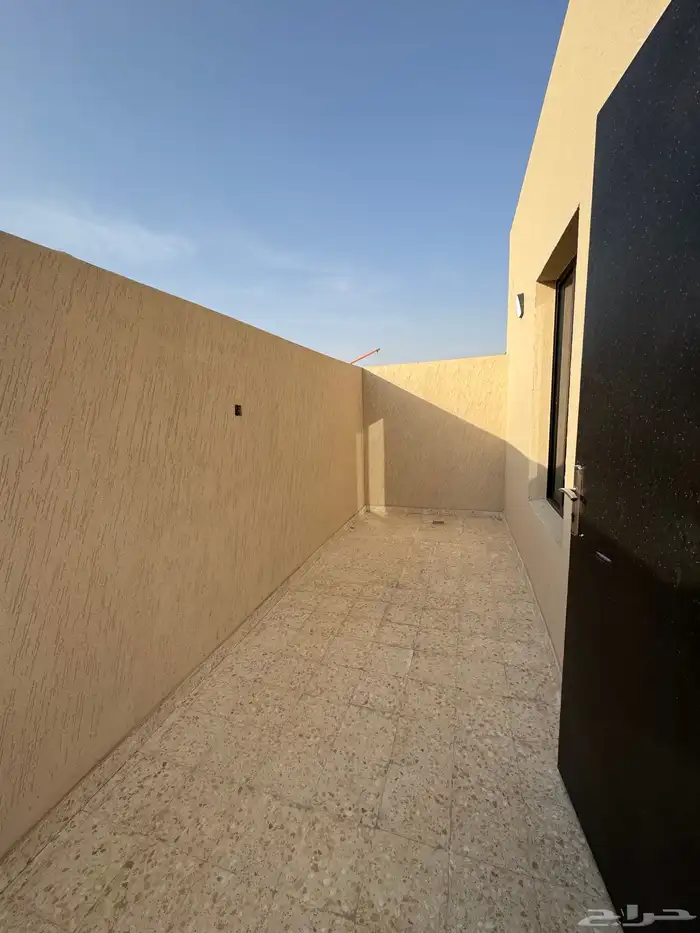 للبيع تاون هاوس علوي امام مرفق( مسجد )حي الجنادريه 9
