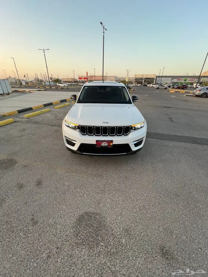 جيب جراند شروكي ليمتد فل V62023 17