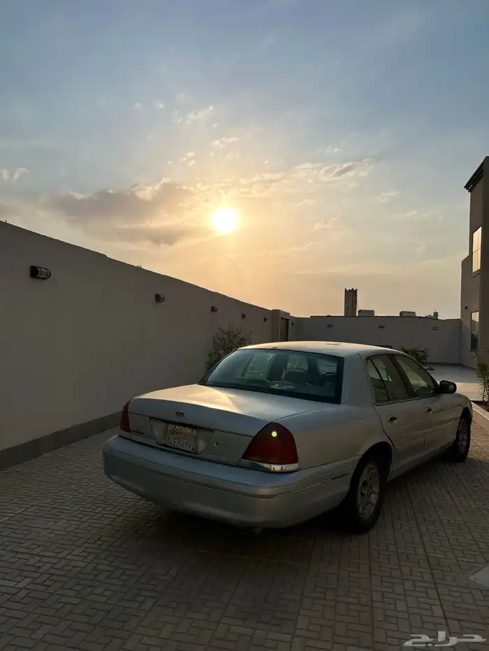فورد كروان فكتوريا 2002 2