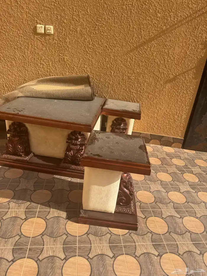 طاولات وفرشه نظاف على السوم 2