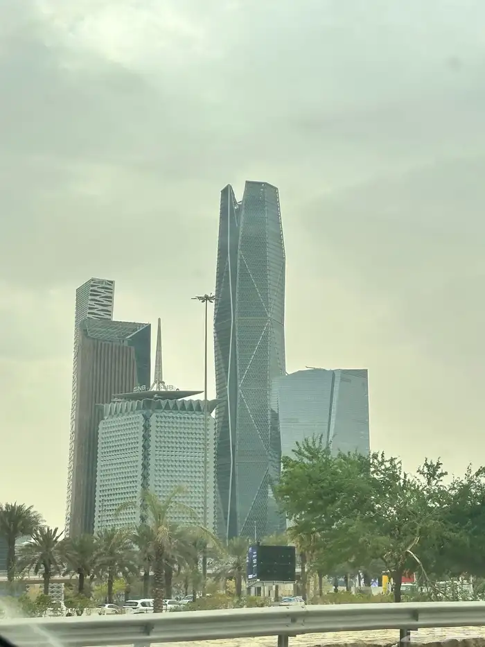 مطلوب استديو او شقة غرفتين للإيجار الشهري 2000  2500 0