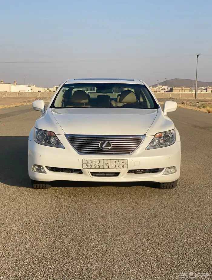 لكزس LS-460 3