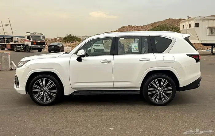 لكزس LX 600 2022 ( BB ) نضيف جدا للبيع 6