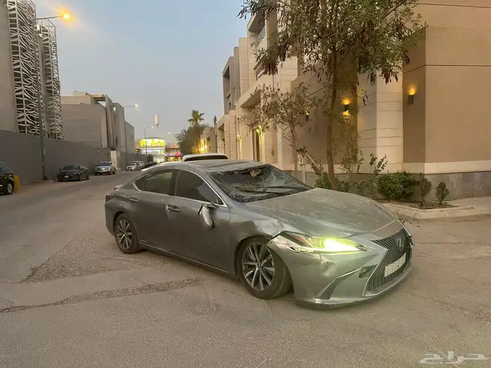 لكزس هايبرد 2020 ES مصدومه 4