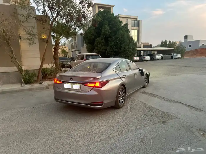 لكزس هايبرد 2020 ES مصدومه 2