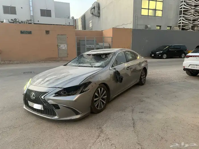لكزس هايبرد 2020 ES مصدومه 5