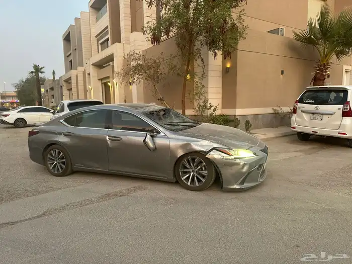 لكزس هايبرد 2020 ES مصدومه 0
