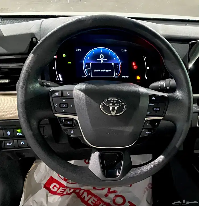 تويوتا كامري E - 2025 3