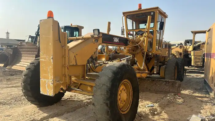 للبيع قريدر كتربلر مقاس 14H قير عايدي نظيف جداا 4