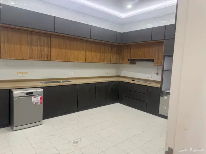 بيت للإيجار بحي الرياض 1