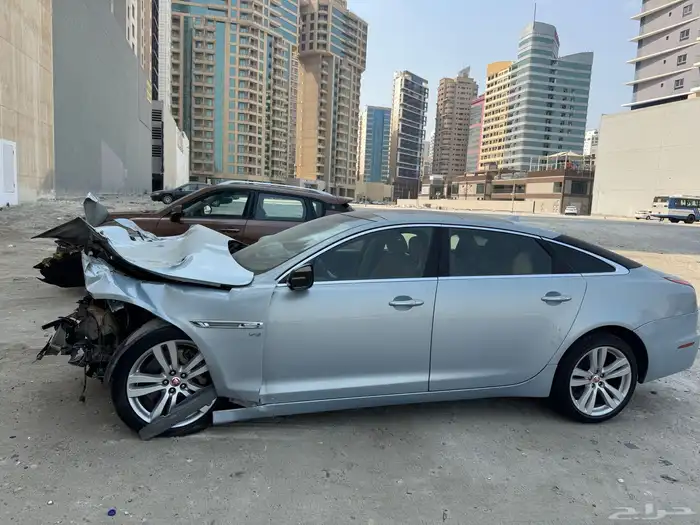 جاقوار 2014 xj مصدوم 8