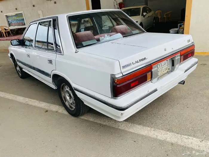 نيسان لوريل 1988 5