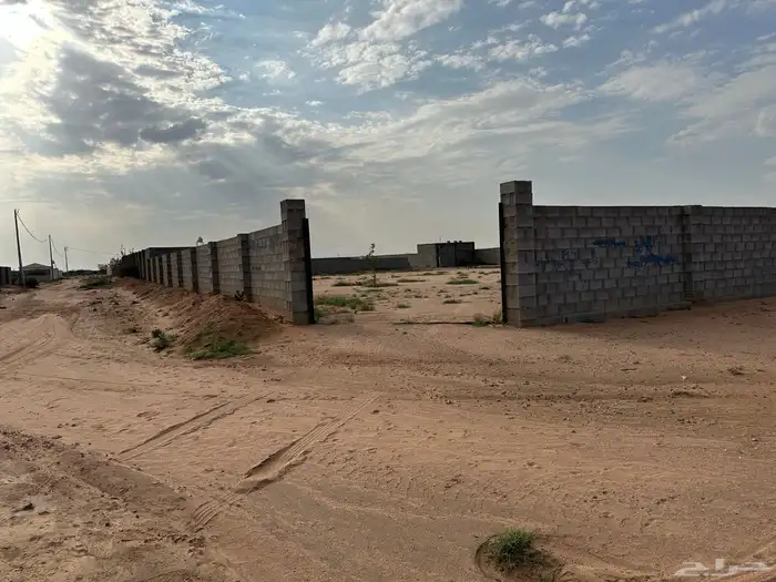 استراحة مكتملة الخدمات الموقع بداية عشيره خلف محطة تنومه 2ك 24