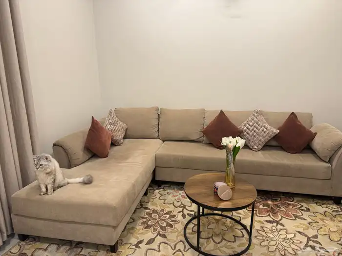 كنب حرف L لون بيج نضيف 0