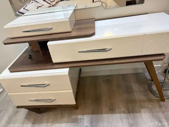 غرفة نوم شبه جديدة للبيع 3