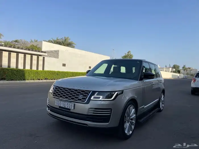 رنج روفر فوج SE V8 2018 ناغي ( بحالة الوكالة ) 10
