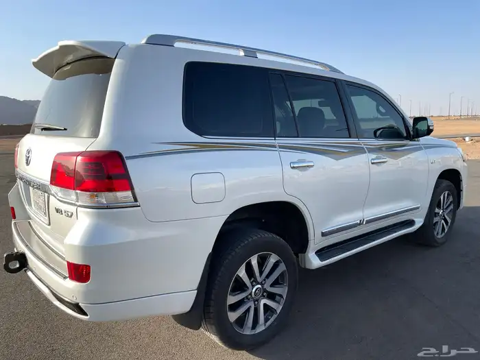 لاندكروزر في اكس اس رادارفل كامل داخلي بيج vx-s موديل 2016 10