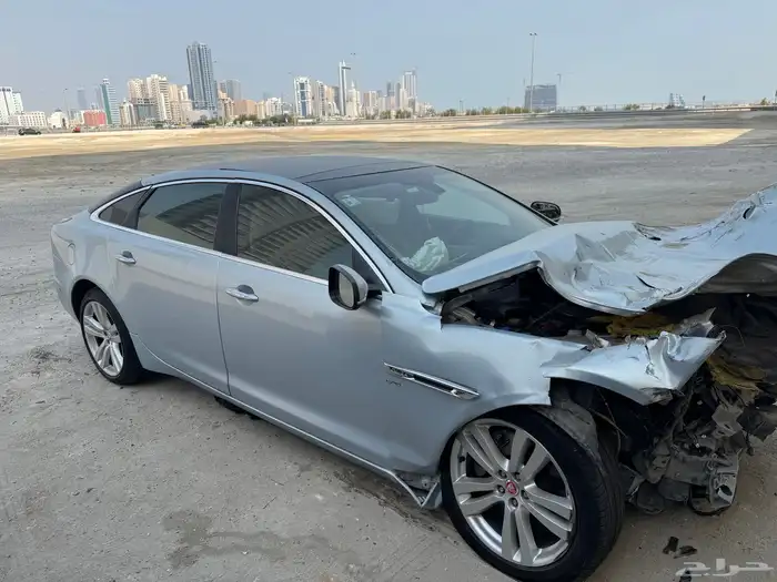 جاقوار 2014 xj مصدوم 4