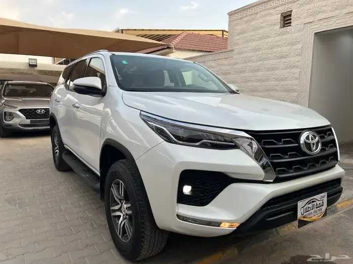 فورتشنر 2023 بنزين 6 سلندر ممشى65.000 لدى قمة الاطلال 2