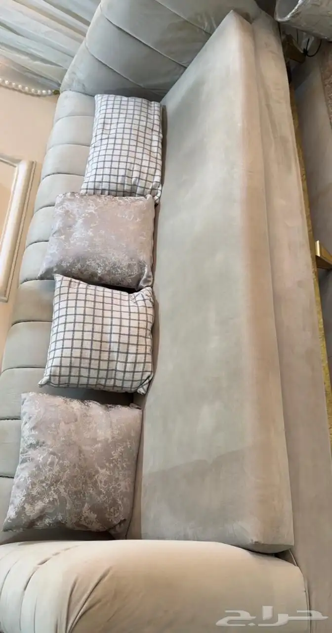 طقم كنب كلاسيكي فخم مع طقم طاولات استل استيل ذهبي 0