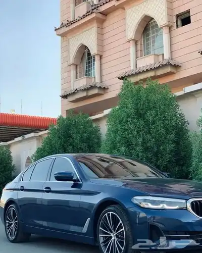 بي ام دبليو الفئة الخامسة 520i 2021 index