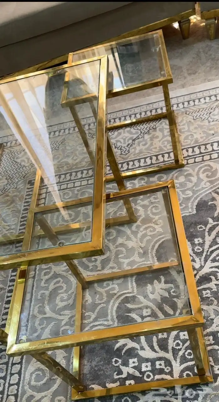 طقم كنب كلاسيكي فخم مع طقم طاولات استل استيل ذهبي 11