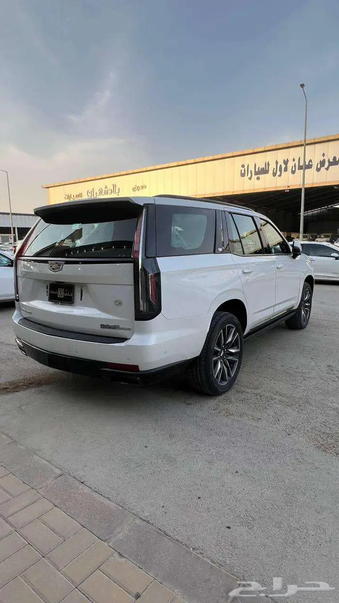 كاديلاك اسكاليد 600 فل اسبورت موديل 2022- معرض خلف للسيارات 7