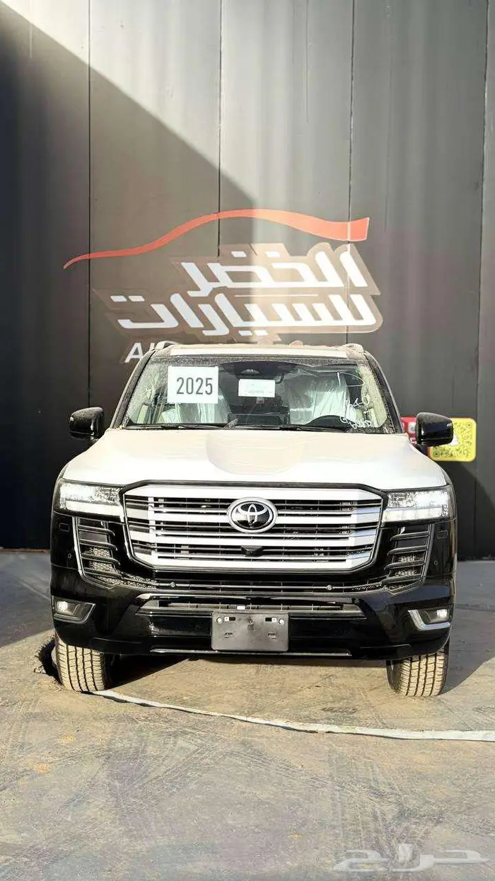 تويوتا لاندكروزر GXR رقم 3 بنزين 2025 كاش أو أقساط 0