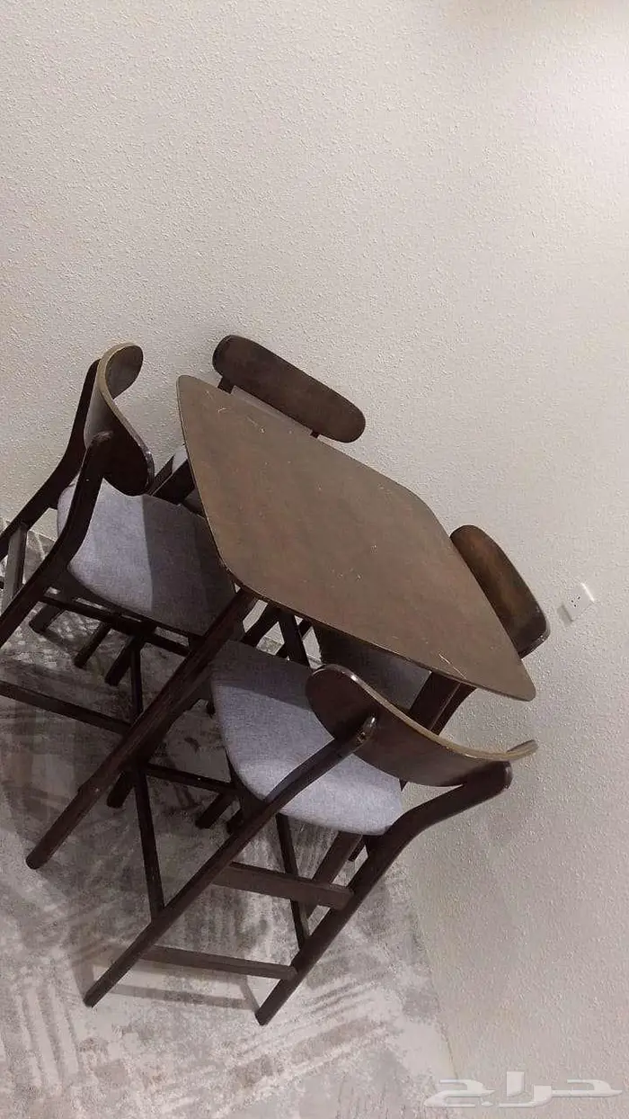 طاولة الطعام 0