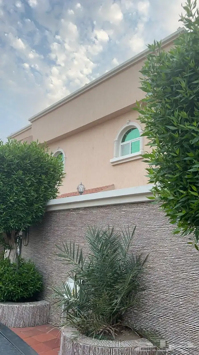 عمارة للبيع فيلا وثلاث شقق حي البساتين 2