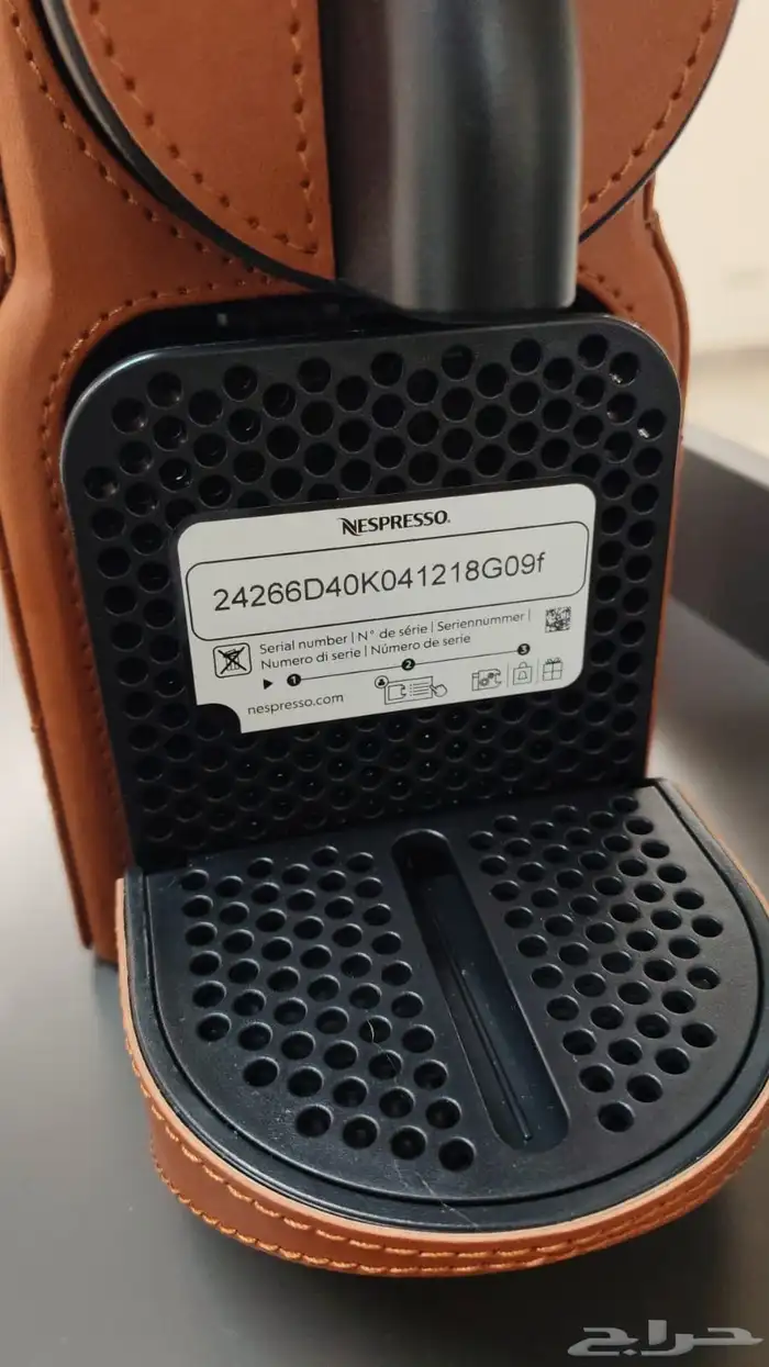 مكينة قهوة DeLonghi بطقم فاخر ونظافة عالية 3