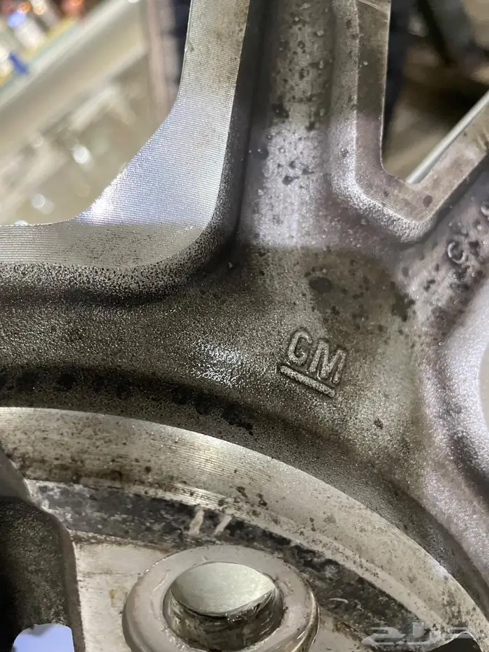 للبيع 4 جنوط جمس اصليه GM مع الكفرات 10
