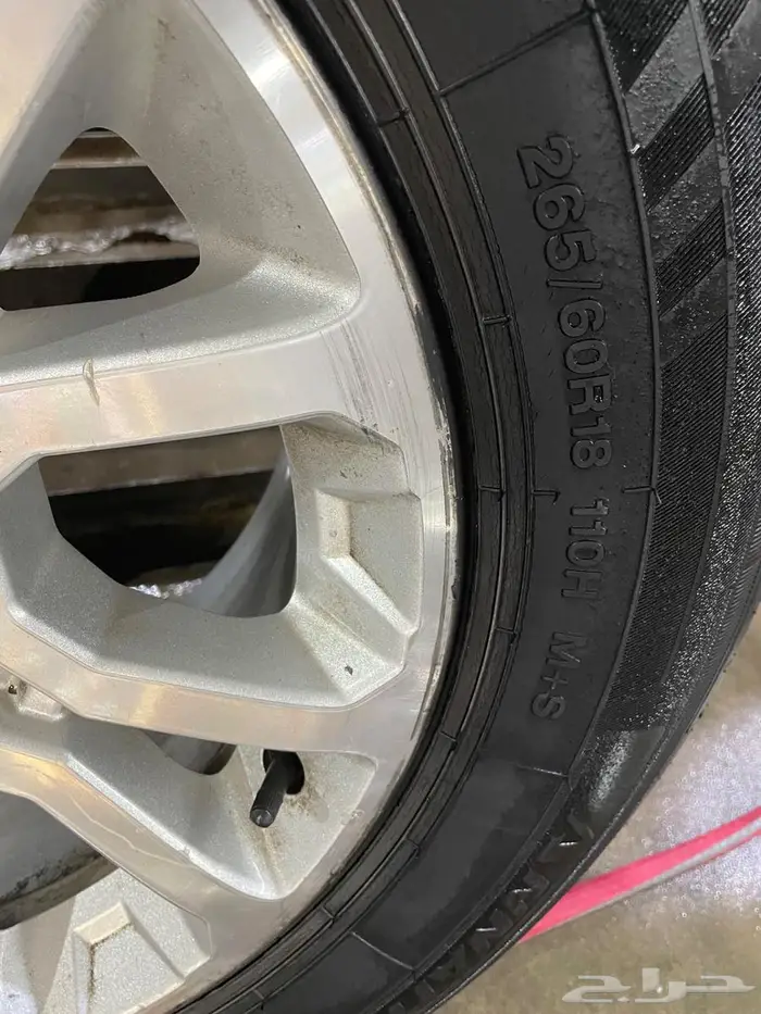 للبيع 4 جنوط جمس اصليه GM مع الكفرات 9